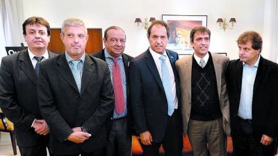 Scioli, contra Massa y Macri: �Ellos creen que hay que cambiar todo�