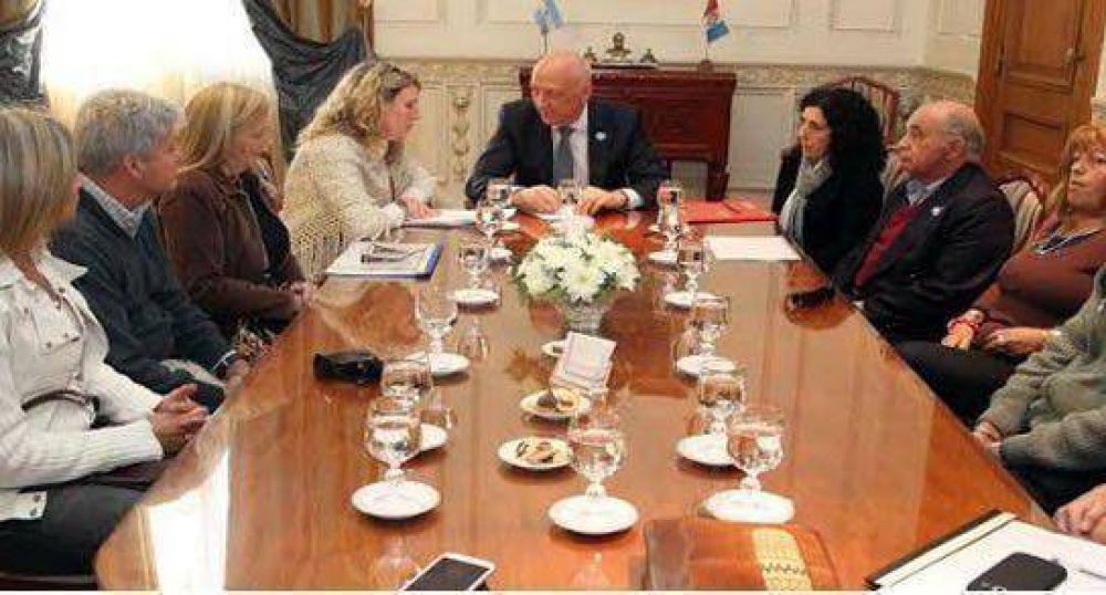 Bonfatti recibi� a familiares de las v�ctimas