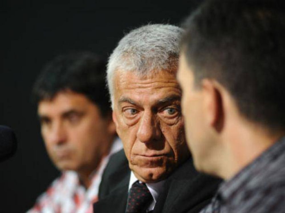 Newell's suma complicaciones y ya lleva 40 d�as buscando al nuevo director t�cnico