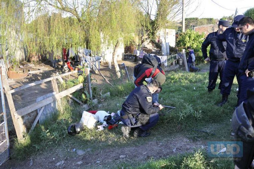 Movilizaron 50 polic�as para un operativo en la Villa 351