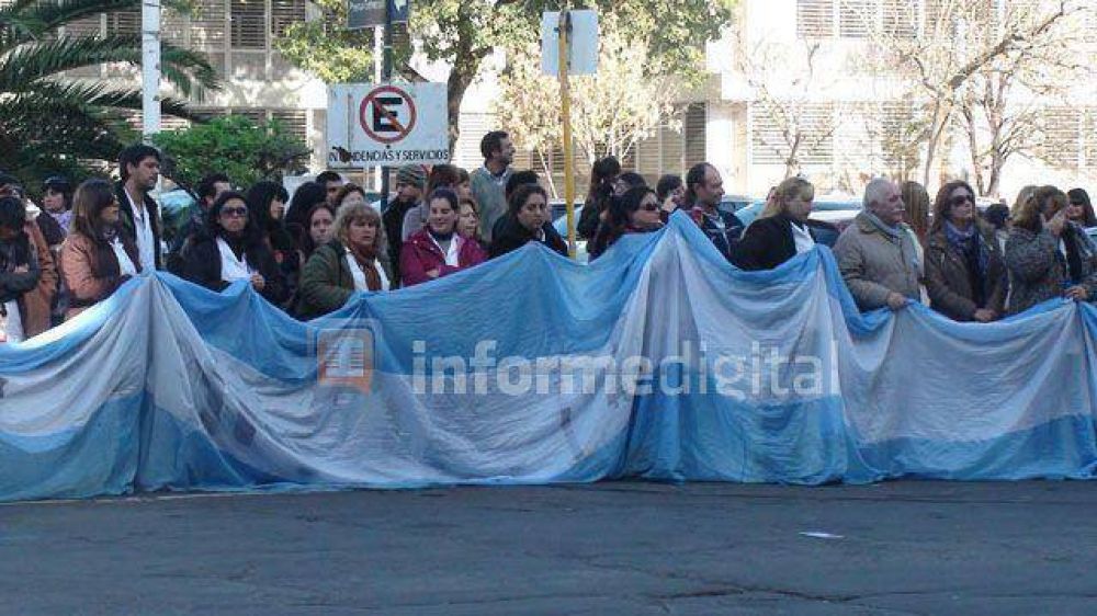 Paran�: docentes reclamaron pol�ticas para educaci�n