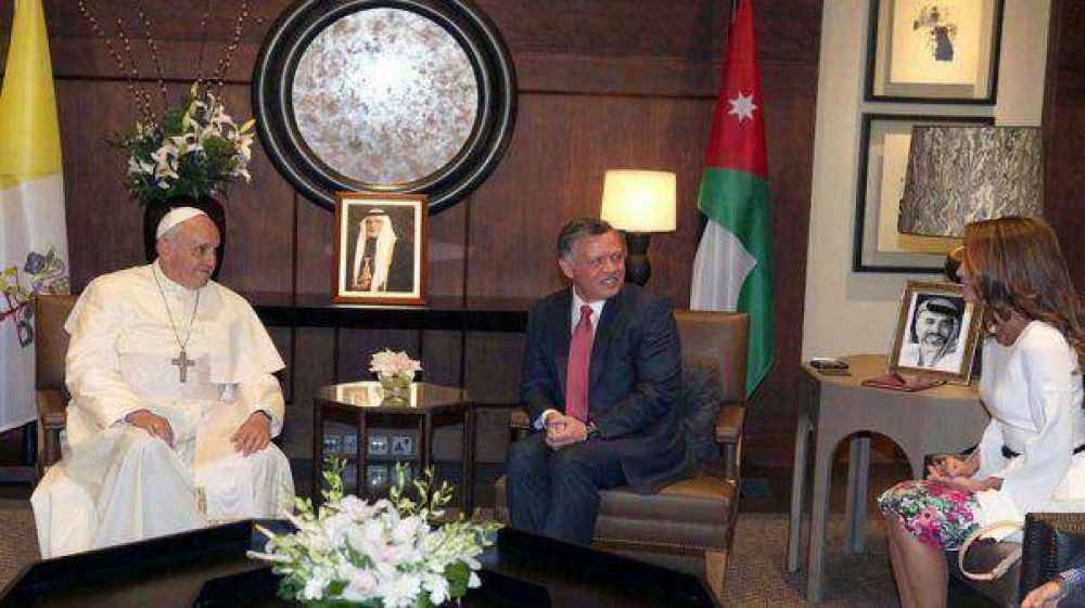 Ante el rey de Jordania, el Papa pidi� una soluci�n para el conflicto en Siria