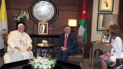 Ante el rey de Jordania, el Papa pidi� una soluci�n para el conflicto en Siria