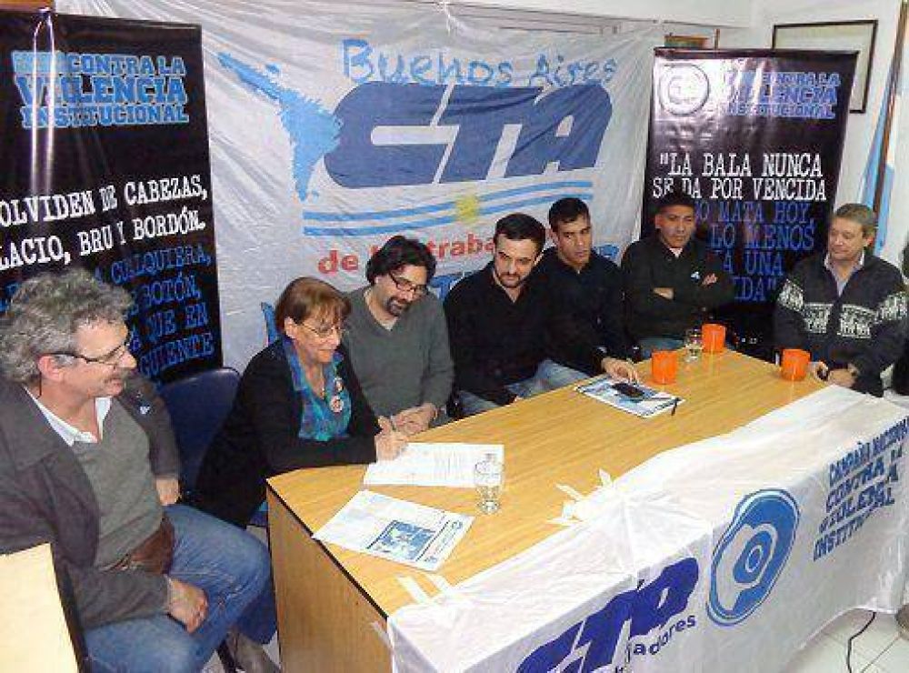 Firman convenio de la campa�a contra la violencia institucional