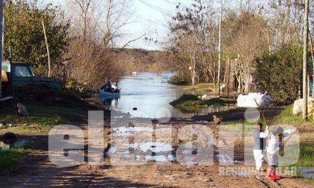 Son casi 500 los evacuados por la crecida del r�o de Luj�n