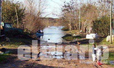 Son casi 500 los evacuados por la crecida del r�o de Luj�n