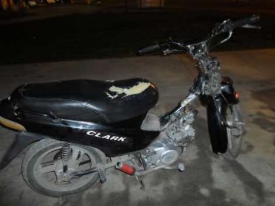 Persecuci�n policial a tres j�venes que se movilizaban en moto robada 