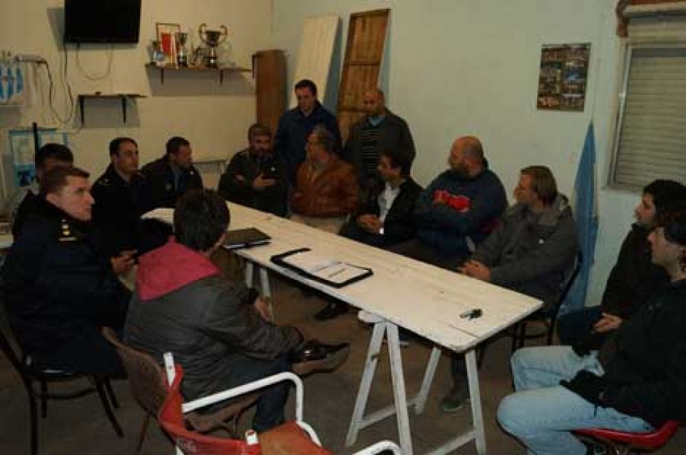Reuni�n con responsables del �rea de seguridad en Club Racing por continuos robos 