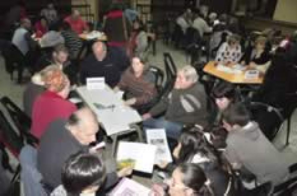 Con amplia participaci�n de vecinos se realiz� la segunda asamblea del PP 2014