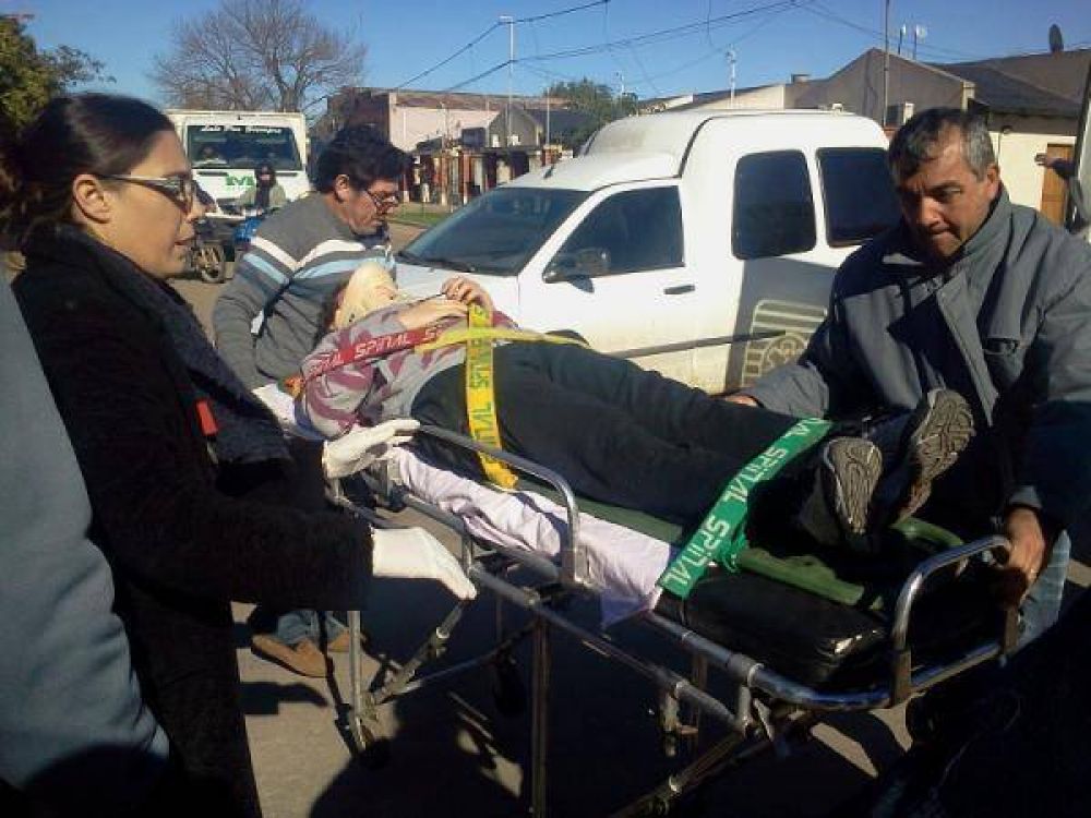 Motociclista accidentado el chocar con una camioneta