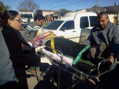 Motociclista accidentado el chocar con una camioneta