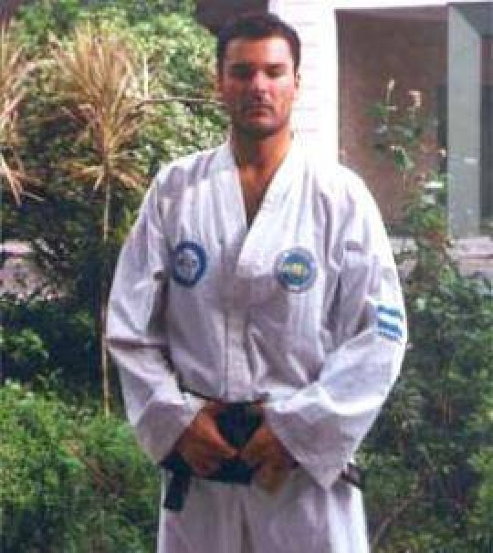 Denuncian que la Caja contrat� como patotero al taekwondista Sisto Ibarra