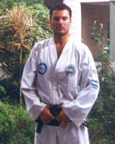 Denuncian que la Caja contrat� como patotero al taekwondista Sisto Ibarra