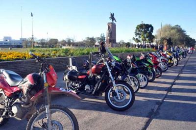 Motoqueros se manifestaron contra la ley provincial