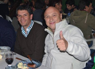 El grupo �La Mosca� estuvo presente en la cena show a beneficio de la Escuela N� 38