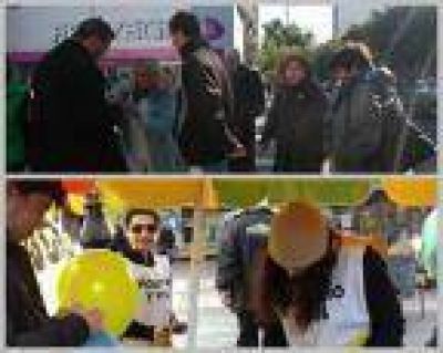 La Plata: La oposici�n busca ganarse un lugar en la agenda, y las principales opciones salieron a la calle