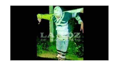 Detuvieron a 12 polic�as por el caso del hombre crucificado