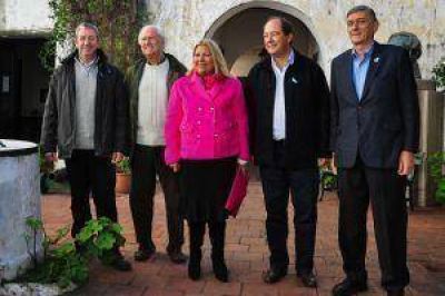 FAU se volvi� a mostrar unido, pero revivieron diferencias por orientaci�n pol�tica