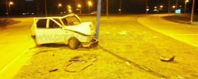 J�venes ebrios chocaron contra un poste en Rosario de la Frontera