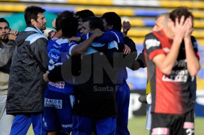 Dolor infinito: Col�n descendi� a la B Nacional tras 19 a�os en primera