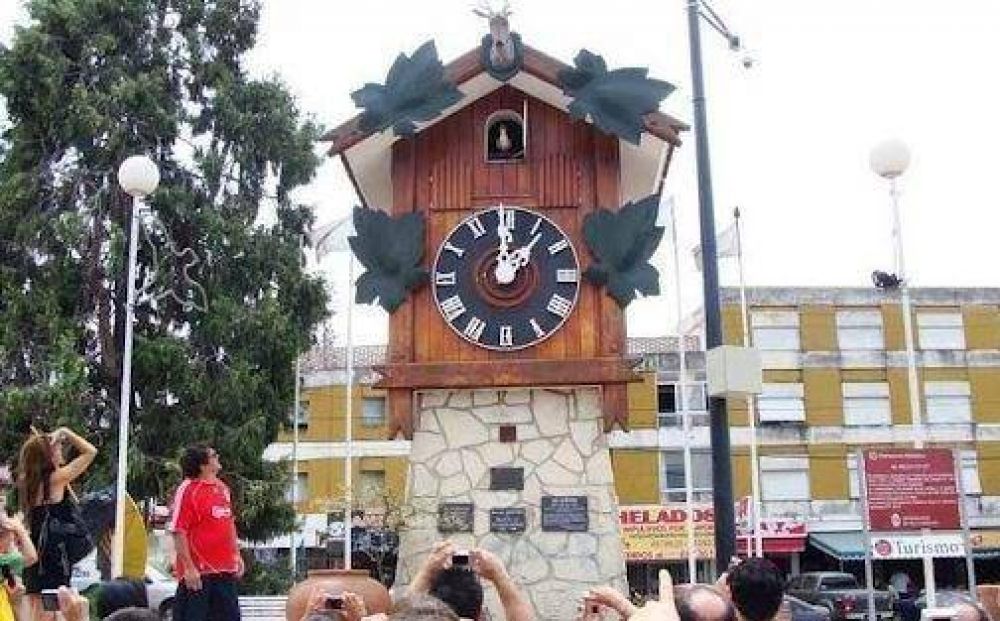 Carlos Paz celebra los 56 aos del reloj Cuc