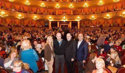 Municipales porte�os disfrutaron del Teatro Col�n