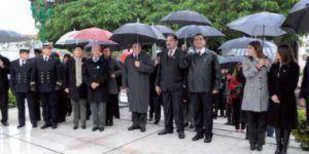 De Vido presidi� la celebracion por la fecha patria en el M�stil Municipal