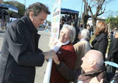 Miles de vecinos celebraron el 25 de Mayo en Jos� Le�n Su�rez