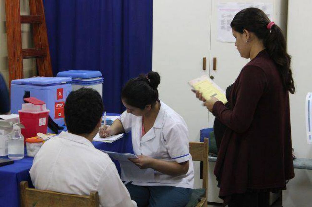 Actualizan y completan libreta de Salud Escolar