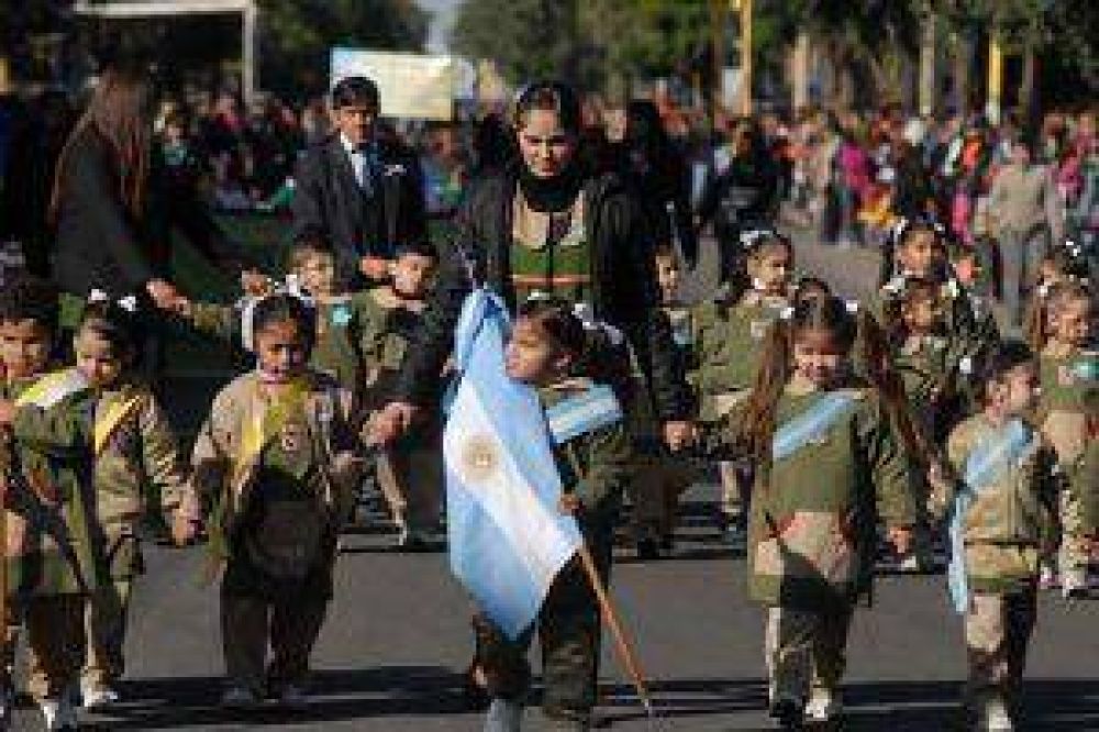 La gobernadora Corpacci llam� a reivindicar las fiestas patrias