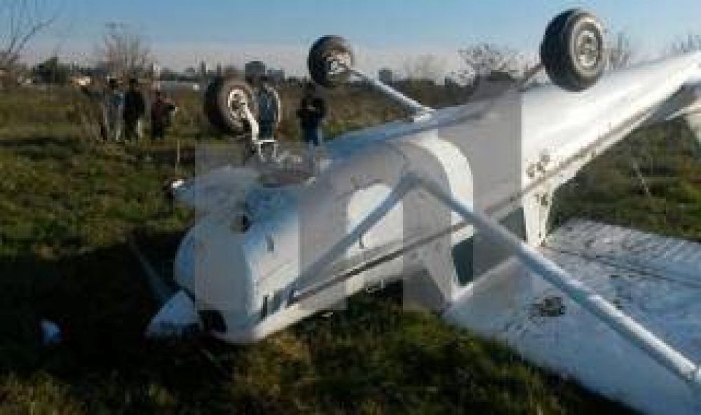 Avioneta se estrell� en Berazategui y su piloto se salv� de milagro