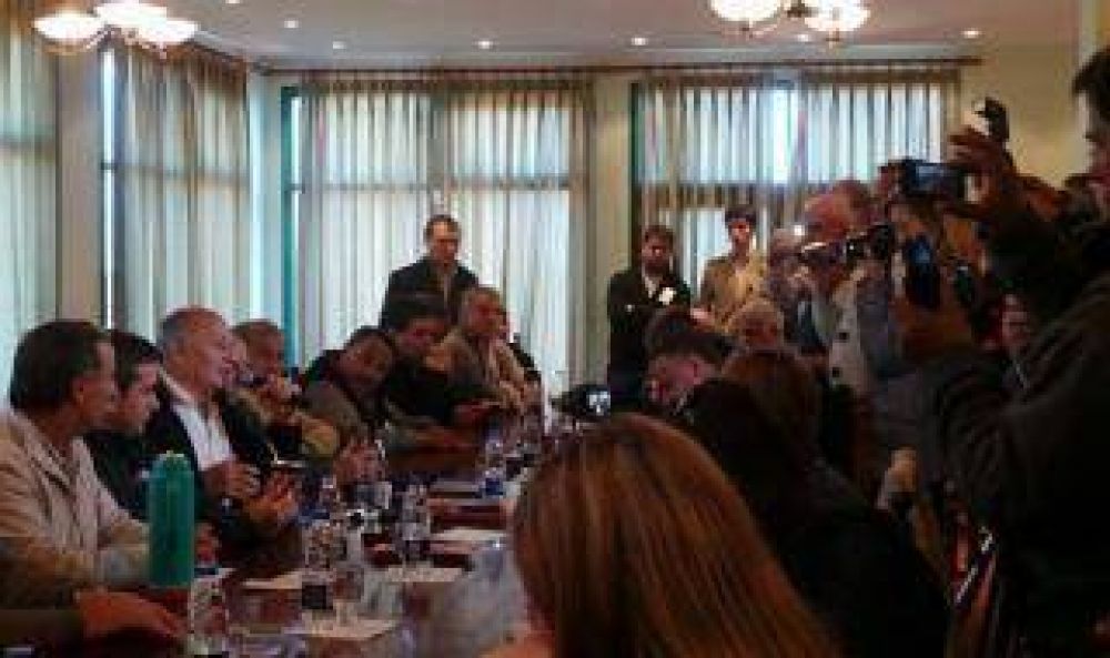 Desde Necochea, Venegas pidi� la renuncia de Kicillof