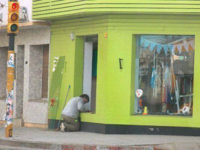 Vidrieras rotas en el centro de Santa Rosa