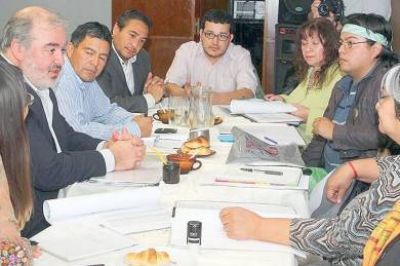 Educaci�n promueve la activa participaci�n de los pueblos originarios en la gesti�n de est�mulos escolares
