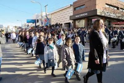 El sol del 25 reuni� a las familias en el centro de la ciudad