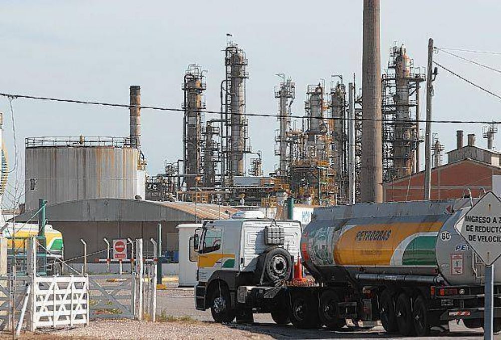 La importaci�n hace peligrar el proyecto de otra refiner�a local