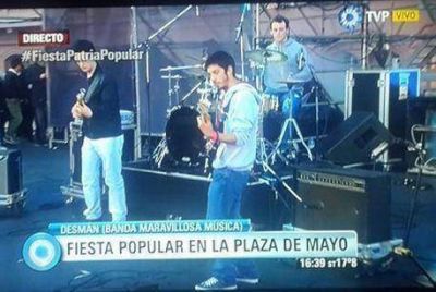 El grupo olavarriense Desm�n particip� de los festejos en Plaza de Mayo