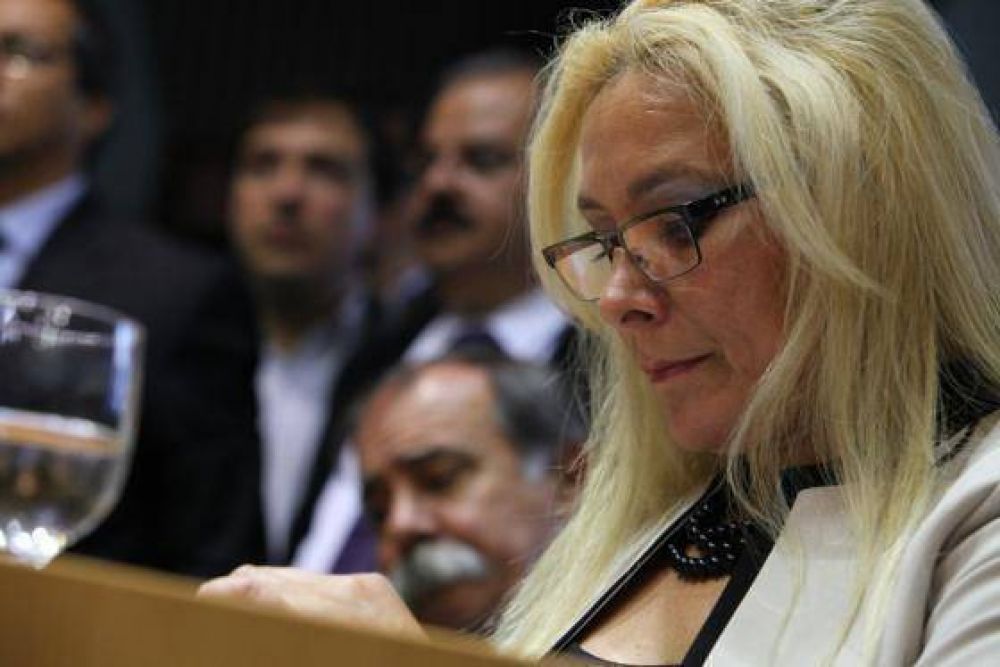 �G�mez Bull se burla del pueblo de Santa Cruz�