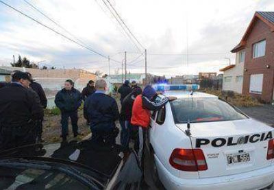 Tres j�venes demorados por huir de la Polic�a