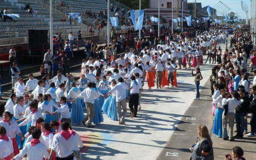 M�s de 40 mil personas formaron parte de la fiesta popular por el 25 de Mayo
