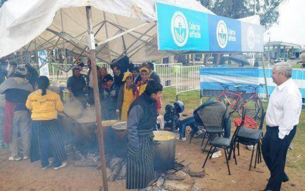 Gran locro popular patri�tico organizado por la Municipalidad de la Ciudad Corrientes