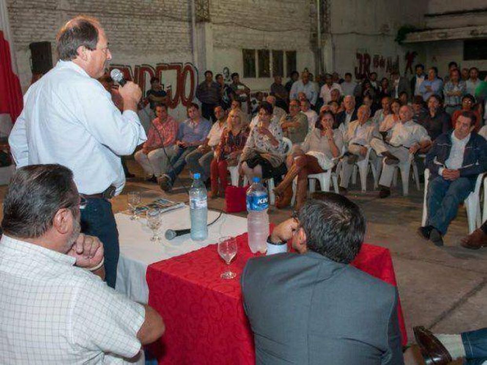 Los radicales comienzan a mover fichas