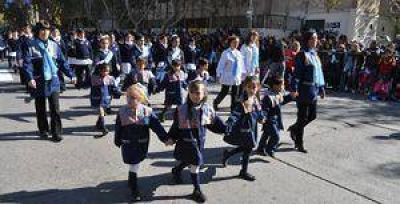 Un masivo desfile, bajo el c�lido sol sanjuanino