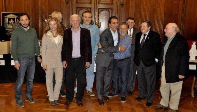 El monumento a Per�n reuni� a Ritondo, Duhalde y Puerta