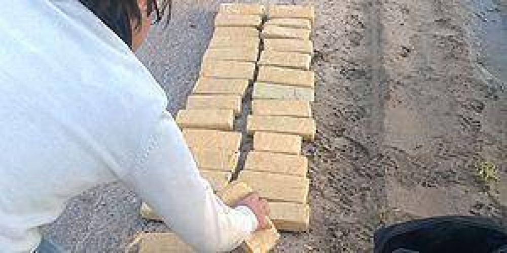 Secuestraron 34 kilos de panes de marihuana sobre la ruta N� 11 a cuatrocientos metros del Aeropuerto �El Puc��