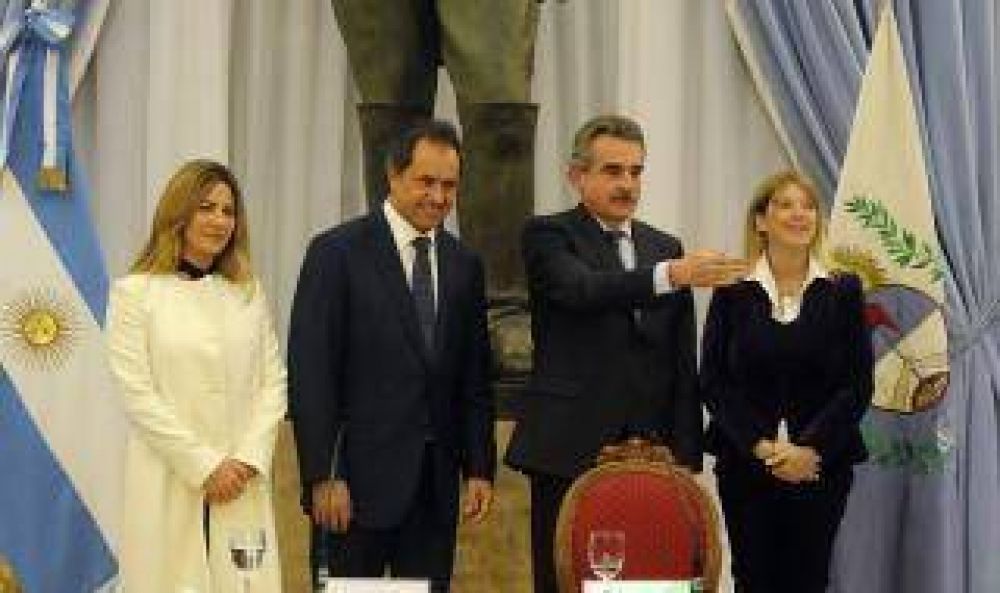 Scioli firm� convenios de colaboraci�n con el Ministerio de Defensa de la Naci�n