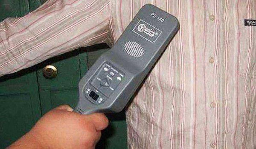 Impulsan detectores de metales en lugares p�blicos