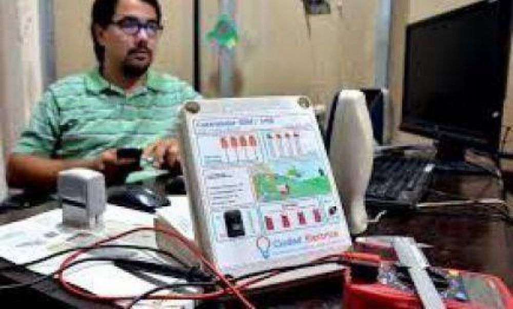 Dos posade�os construyen un control remoto que responde mensajes de texto