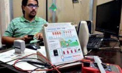 Dos posade�os construyen un control remoto que responde mensajes de texto