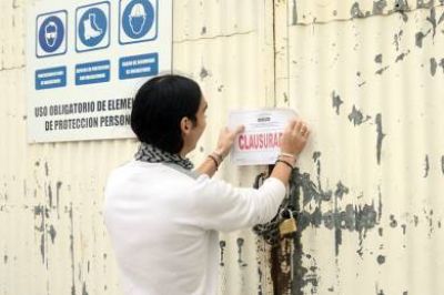 Clausuran empresa por falta de habilitaci�n comercial